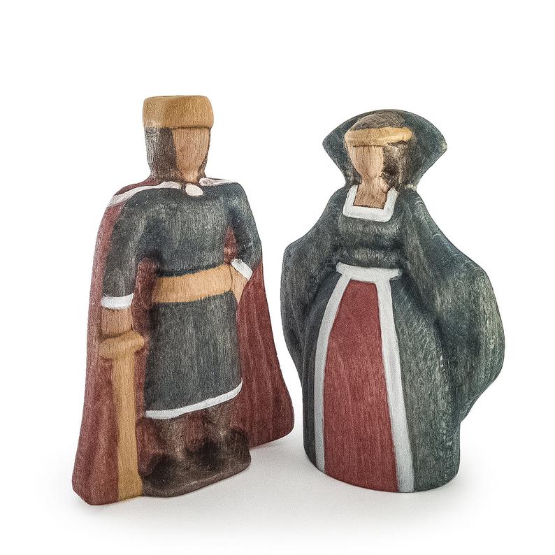 wooden toy kiing and queen by Mr Fox Crafts